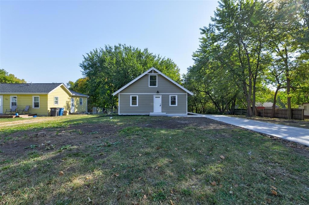 3933 E 30th St, Des Moines, IA 50317 - photo 1