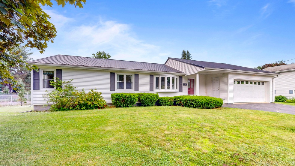 54 Brooks Ave, Lewiston, ME 04240 - photo 1