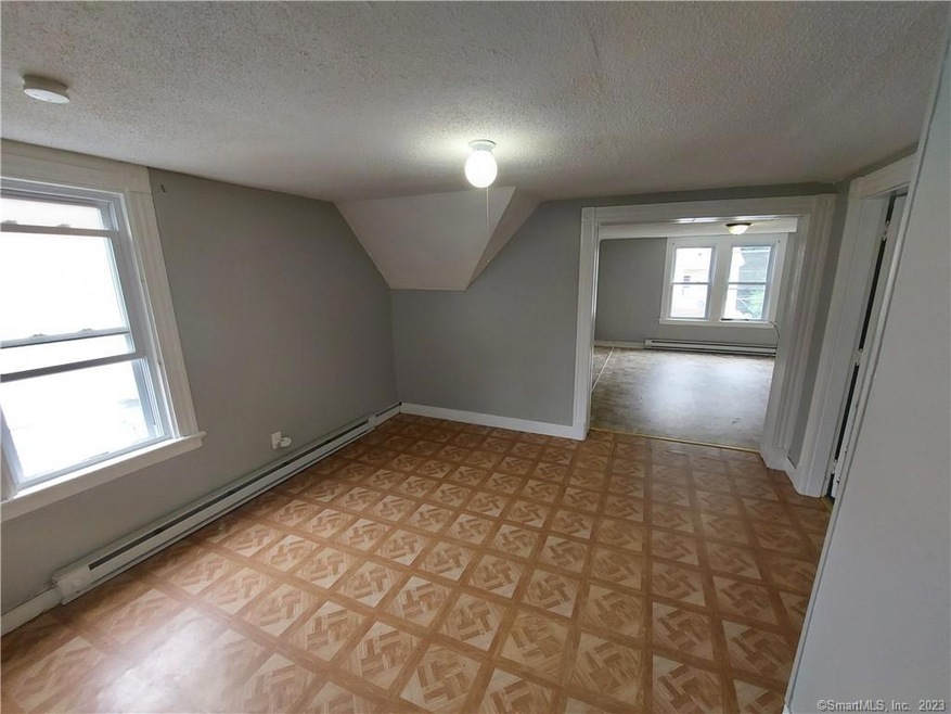 136 Griggs St unit 3, Waterbury, CT 06704 - photo 1