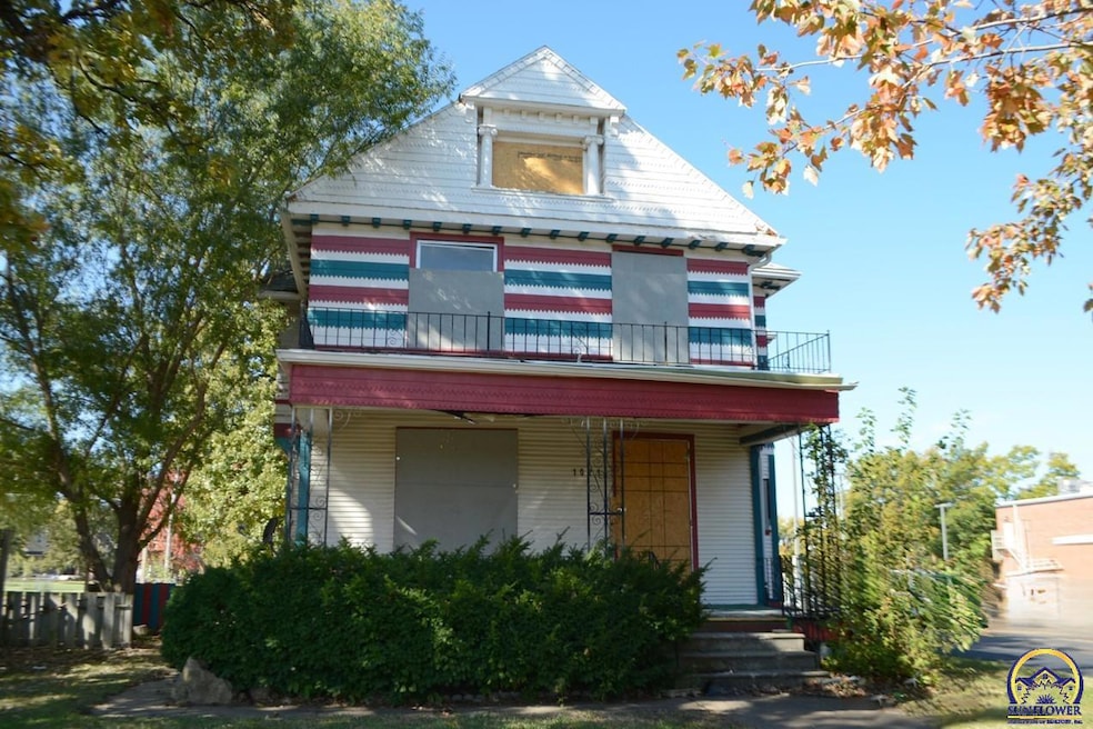 1021 SW Polk St, Topeka, KS 66612 - photo 1