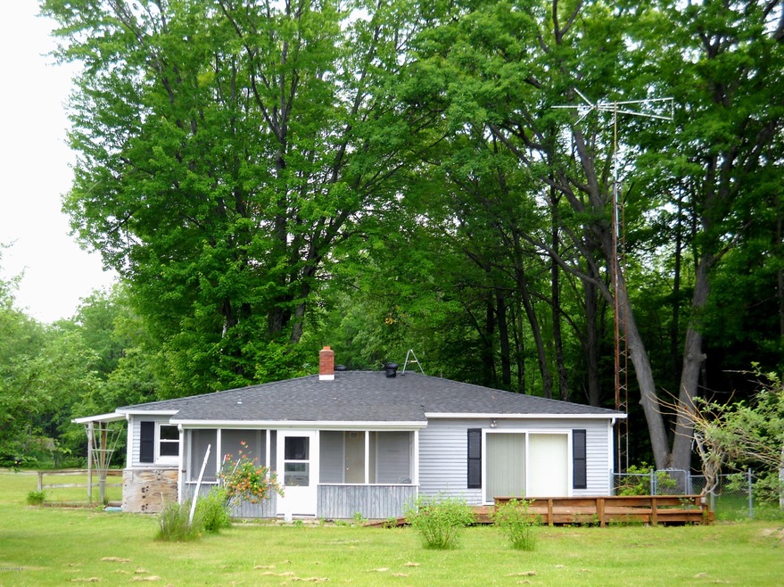 8410 N Blair Dr, Bitely, MI 49309 - photo 1