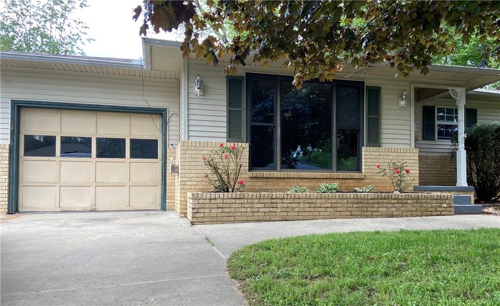 309 Crestview Dr, Bentonville, AR 72712 - photo 1