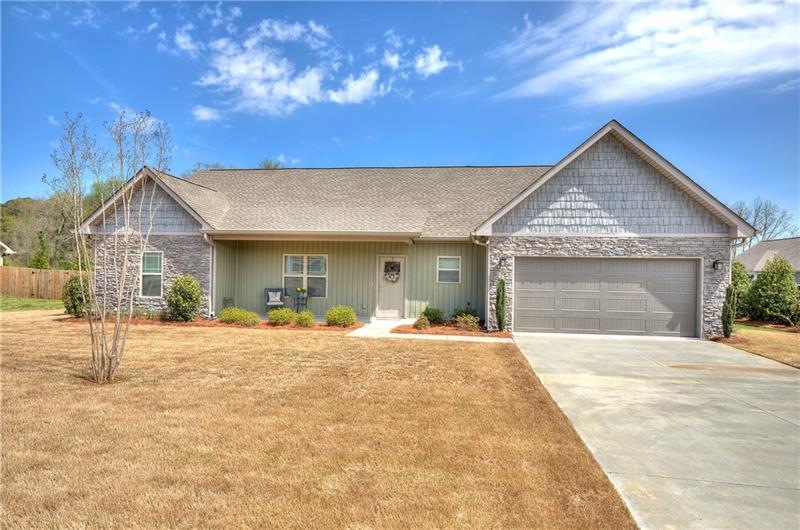 What a beautifully maintained home with such easy 
