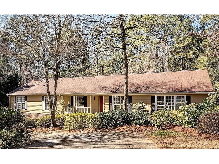 Welcome home to 405 Persimmon Lane!