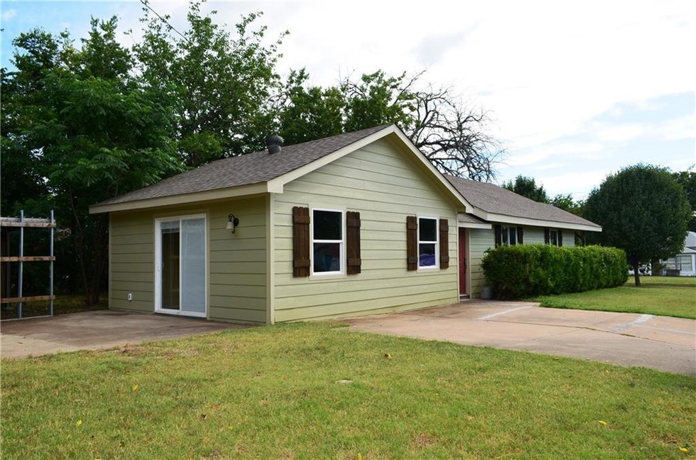 1421 N Cleveland Ave, Sherman, TX 75090 - photo 1