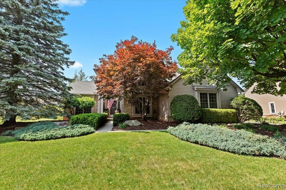 7208 Ilanaway Dr, West Bloomfield, MI 48324 - photo 1