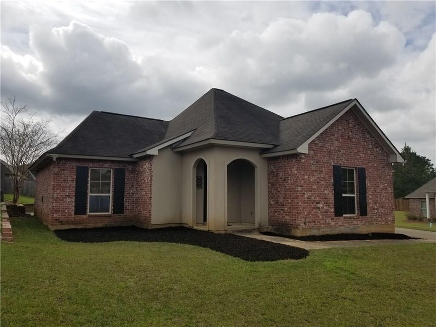 390 Crossover Dr, Pineville, LA 71360 - photo 1