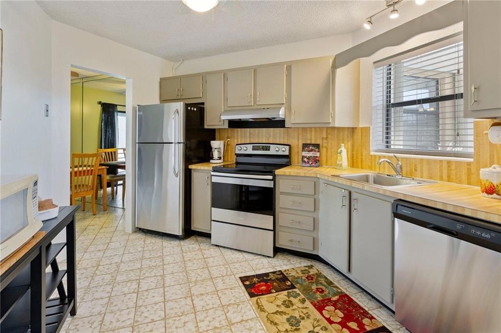 EAT IN KITCHEN WITH STAINLESS STEEL APPLIANCES AND