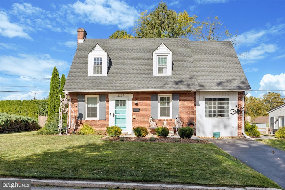 2327 N Gilinger Rd, Lafayette Hill, PA 19444 - photo 1