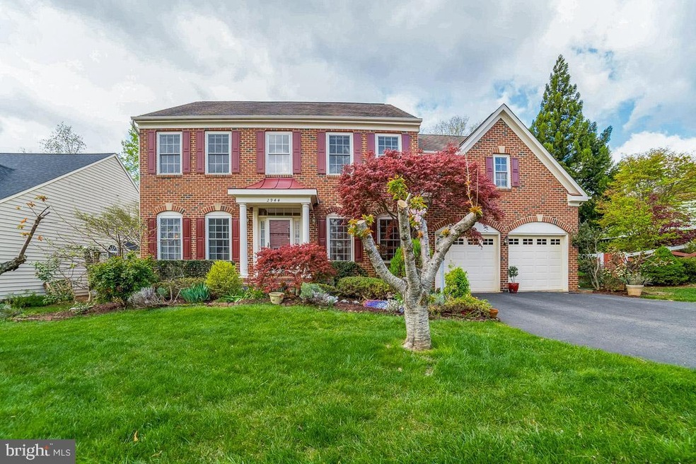 2944 Edgelea Rd, Vienna, VA 22181 - photo 1