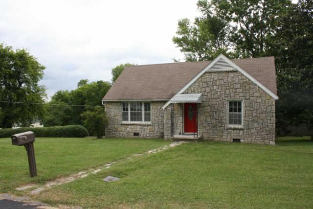 Welcome to 305 8th Ave S, Lewisburg, TN