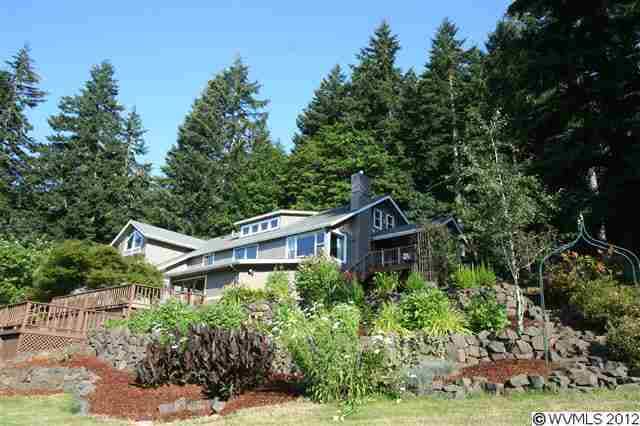 This is the view of the home as you circle around 