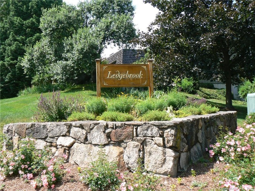 119 Ledgebrook Dr, Norwalk, CT 06854 - photo 1