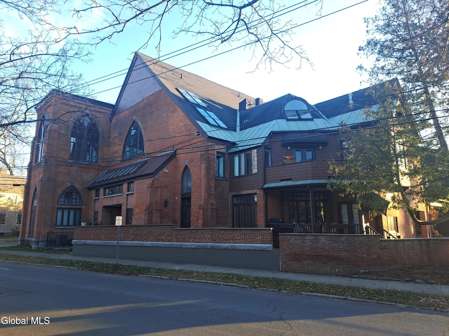 106 Spring St unit 8, Saratoga Springs, NY 12866 - photo 1