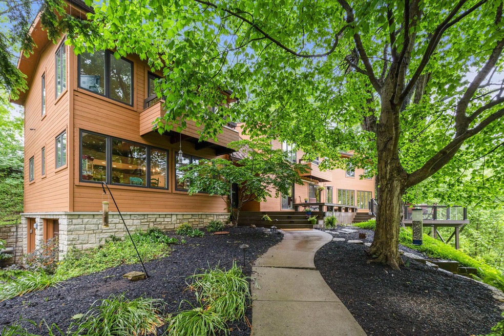 989 Noe Bixby Rd, Columbus, OH 43213 - photo 1