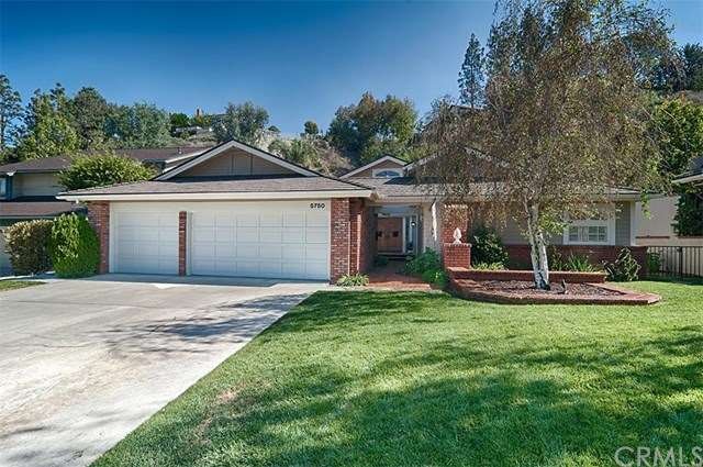 Lovely expansive front yard