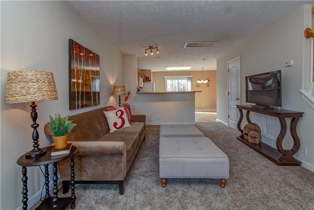 208 Stewarts Landing Circle is a fantastic home!