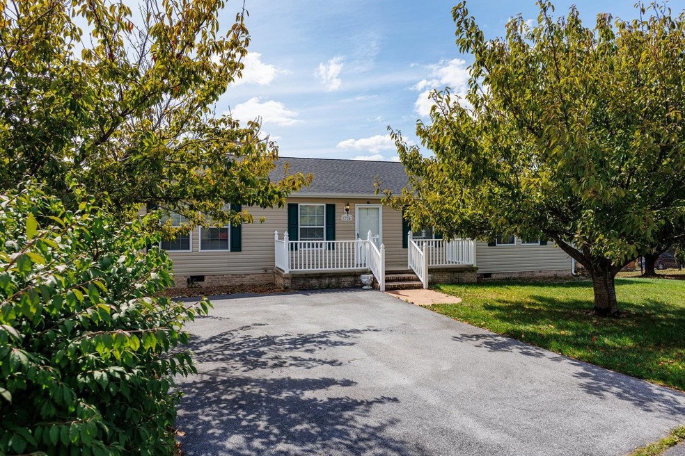 1724 Hermitage Dr, Harrisonburg, VA 22801 - photo 1