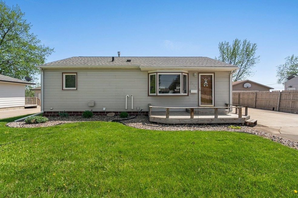 2117 Downing Ave, Waterloo, IA 50701 - photo 1