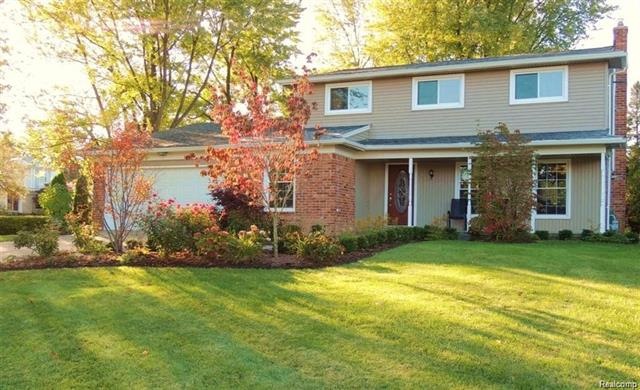 GORGEOUS SPRINGTIME ENTRY VIEW