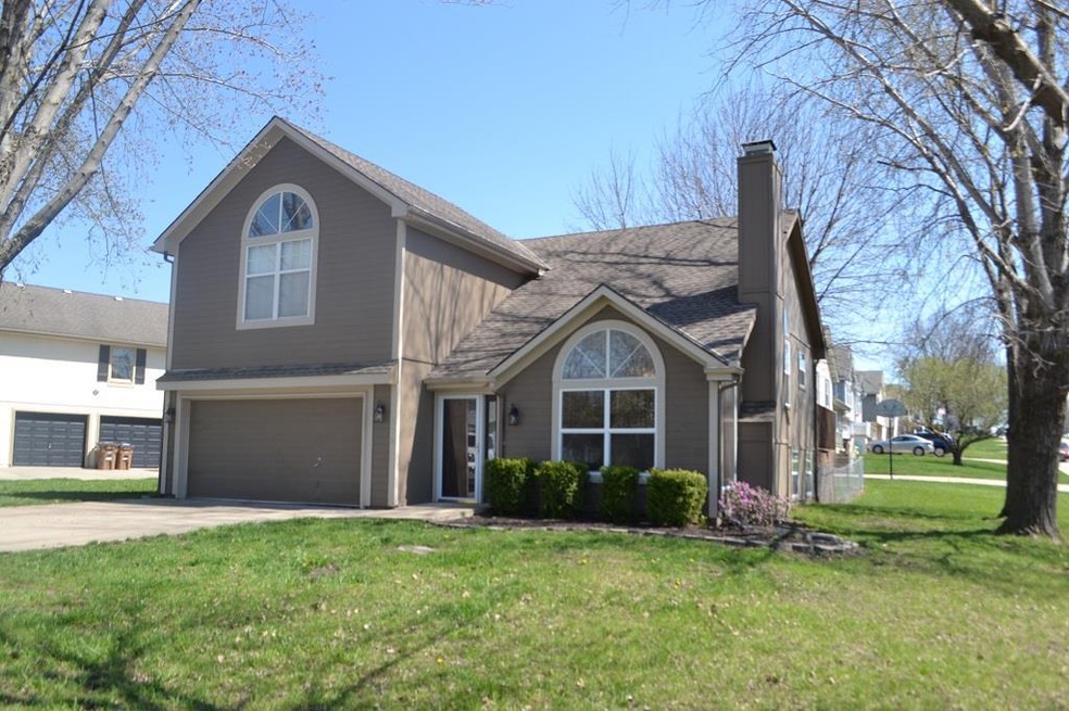 615 Canter St, Raymore, MO 64083 - photo 1