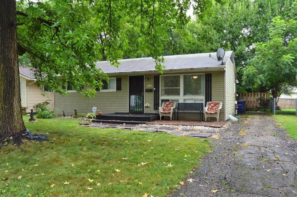 933 Byron Ave