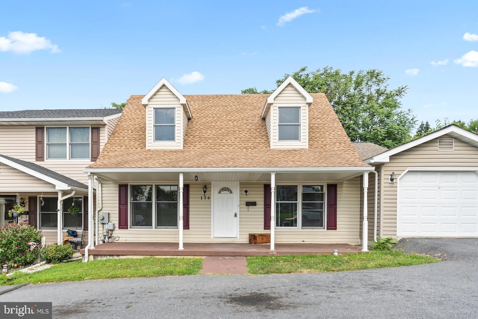 124 Frick Ave, Waynesboro, PA 17268 - photo 1