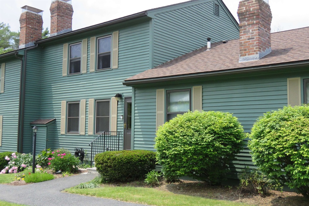 A nicely landscaped entry greets you in this 3-uni