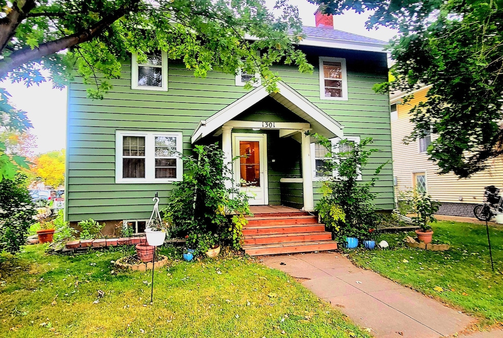 1301 S 1st St, Aberdeen, SD 57401 - photo 1