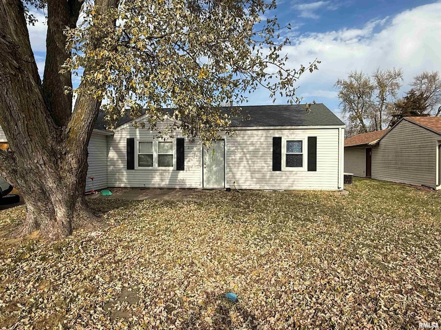 2110 W 68th St, Davenport, IA 52806 - photo 1