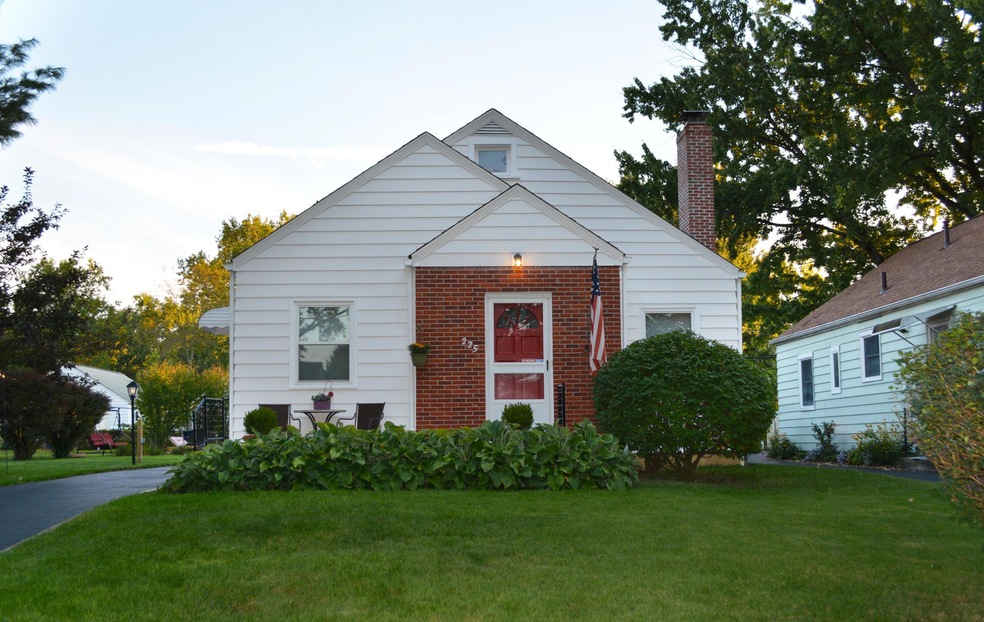 225 E Royal Forest Blvd, Columbus, OH 43214 - photo 1