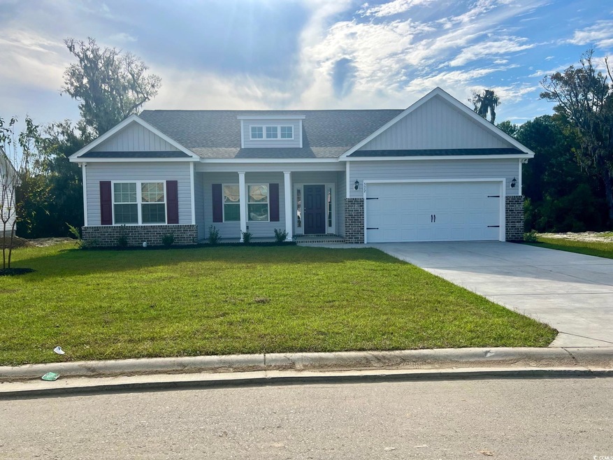 Craftsman house featuring a front lawn, a porch, a