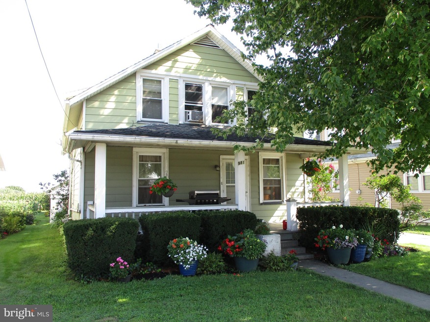 981 W Main St, New Holland, PA 17557 - photo 1