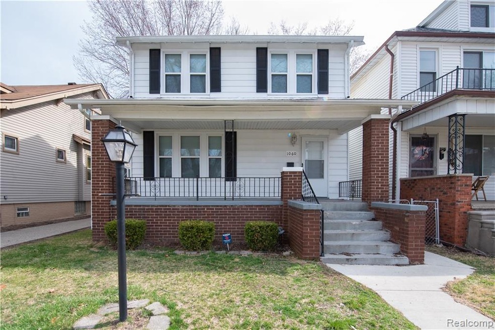 1060 Wayburn St, Grosse Pointe, MI 48230 - photo 1