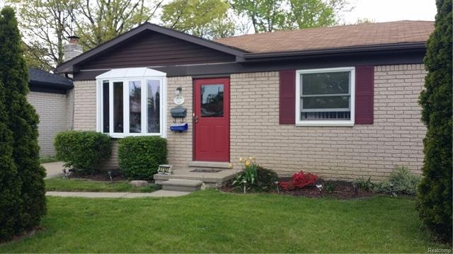 27127 Perry St, Roseville, MI 48066 - photo 1