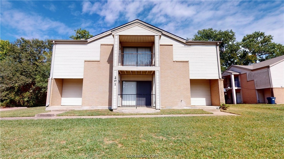 201 Winter Park unit B, College Station, TX 77840 - photo 1