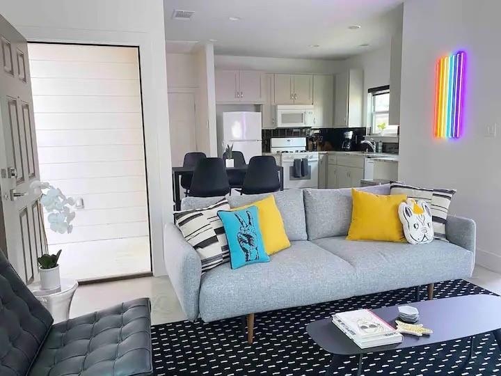 2012 Willow St unit B, Austin, TX 78702 - photo 1