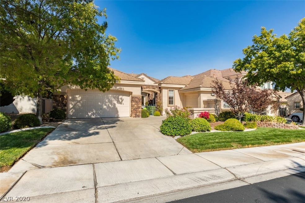 LARGE SINGLE STORY WITH 3 CAR GARAGE