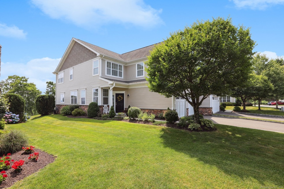 3 Old Lookout Way unit 3, Bethel, CT 06801 - photo 1