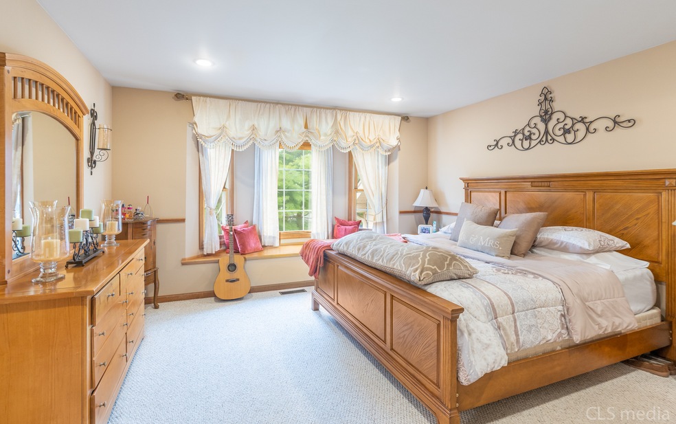 1911 Aspen Dr, Algonquin, IL 60102 - photo 1