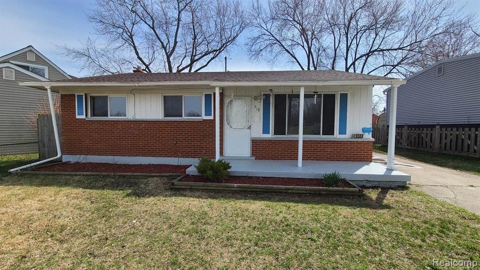 918 Mckinley Ave, Flint, MI 48507 - photo 1