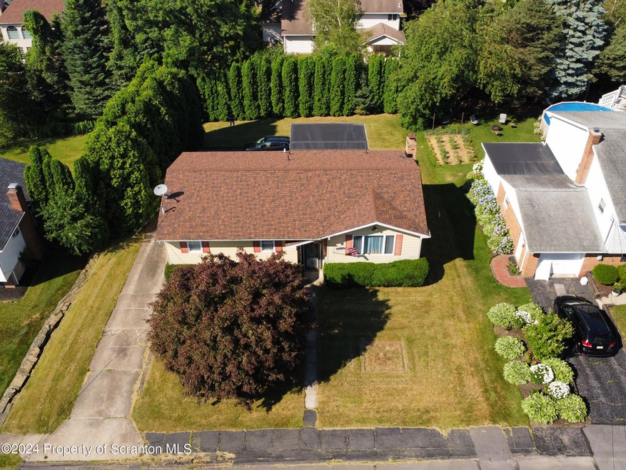 925 Jessup Ave, Dunmore, PA 18512 - photo 1