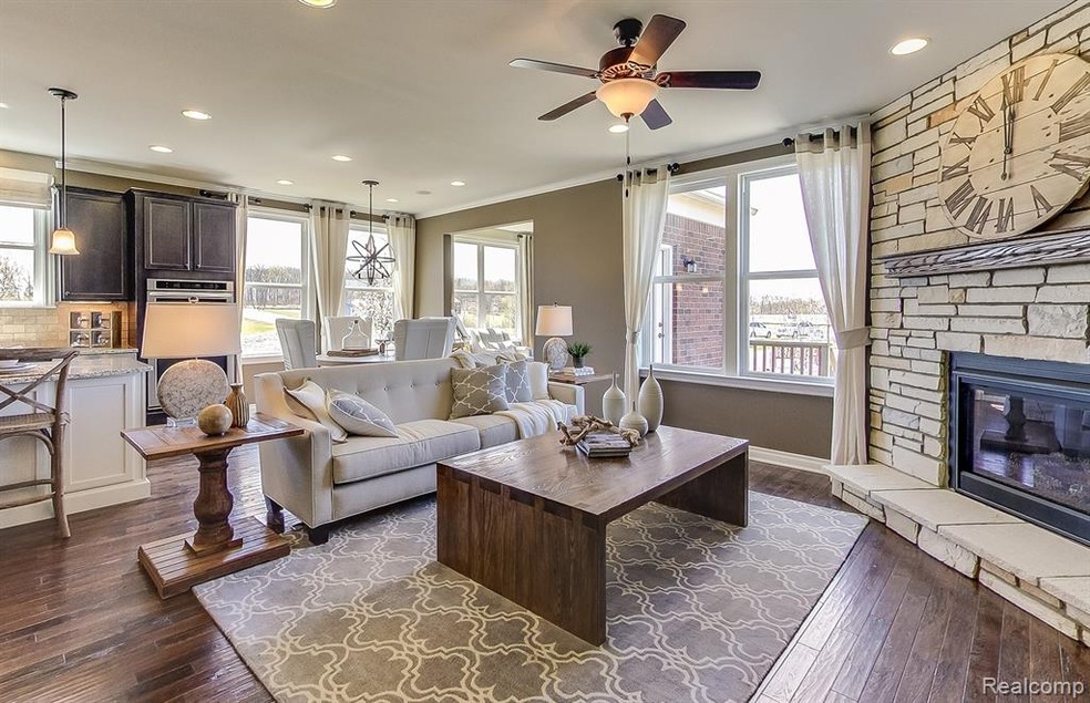 4743 W Preserve Ct, West Bloomfield, MI 48323 - photo 1