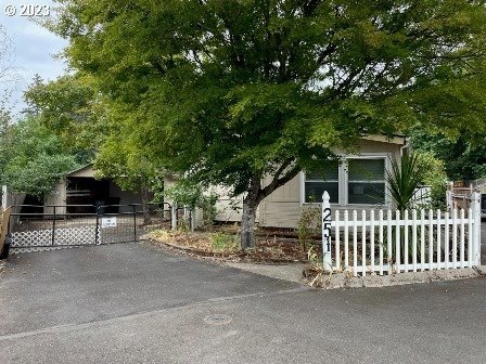 251 W 8th St, Lafayette, OR 97127 - photo 1