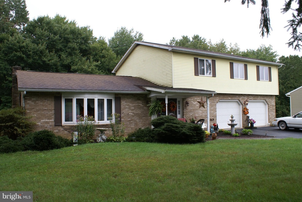 576 Wile Cir, Fayetteville, PA 17222 - photo 1