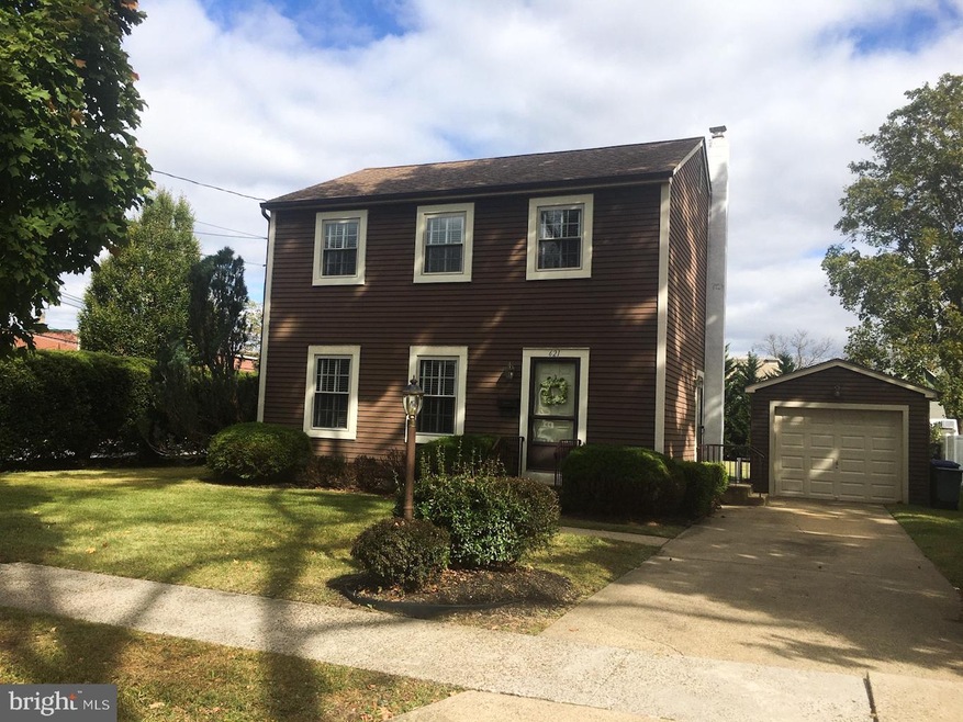 621 Lippincott Ave, Riverton, NJ 08077 - photo 1