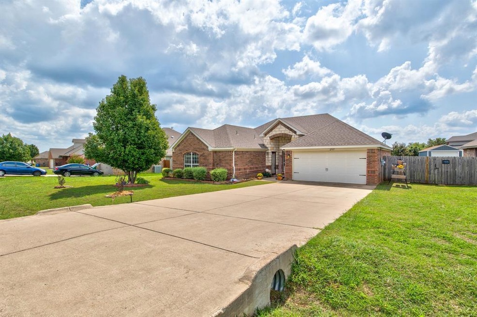 2907 Saunter Ln, Granbury, TX 76049 - photo 1