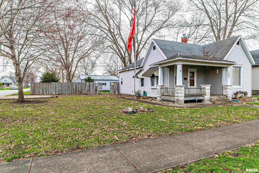 1204 Broadway St, Lincoln, IL 62656 - photo 1