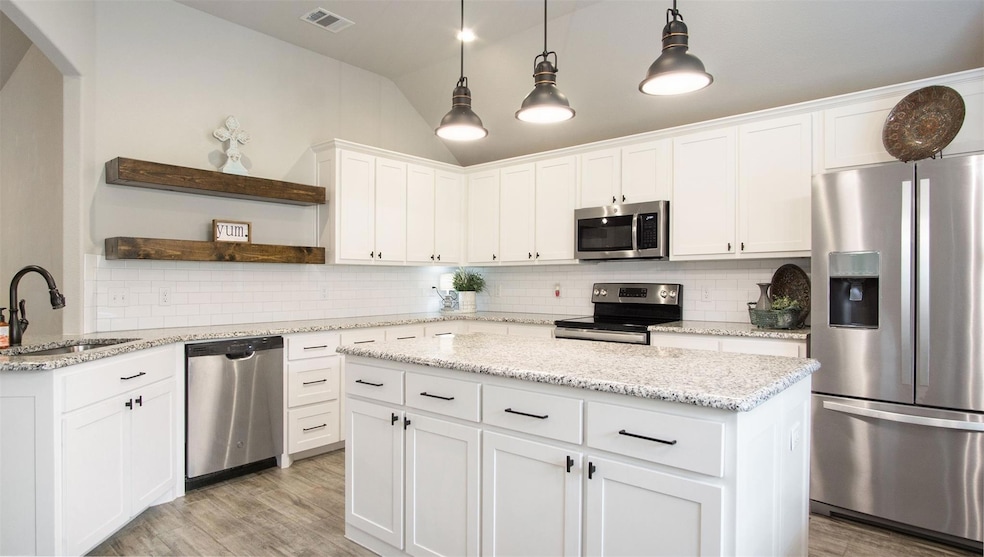 425 Vaquero St, Weatherford, TX 76087 - photo 1