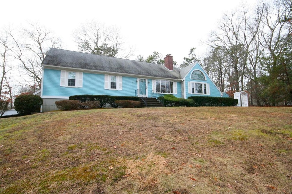 9 Rolling Oaks Dr, Pocasset, MA 02559 - photo 1